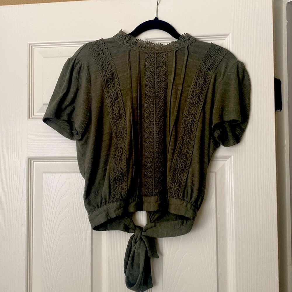 Green lacy shirt with adjustable tie waist